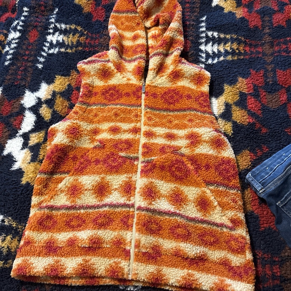 Kyodan Outdoor Fleece Vest in Orange and Cream